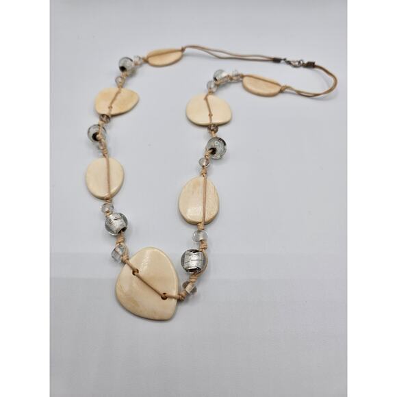 Vintage Single Strand Nautical Knotted Rope Beaded Necklace Cream Stone Glass - Picture 3 of 3